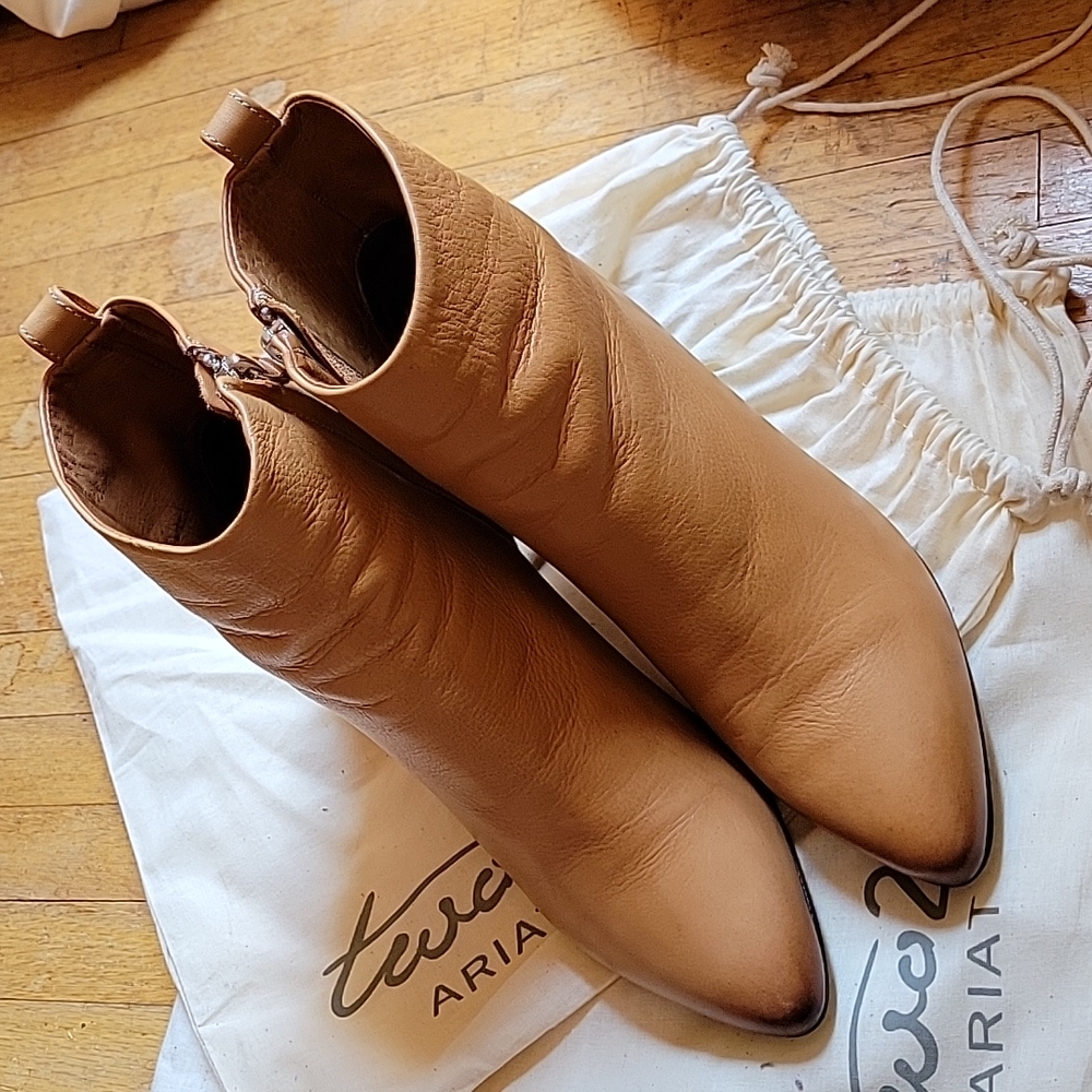 Ariat Two 24